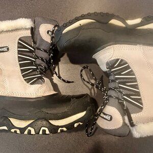 ~~MENS SIZE 7 RANGER THERMOLITE GRAY LACE UP WINTER BOOTS